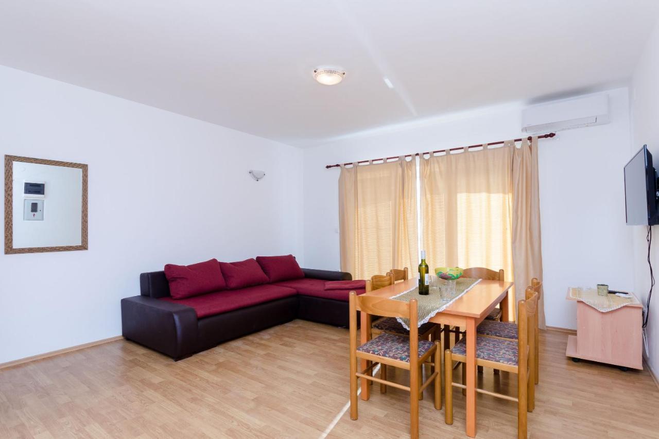 לופאר Apartments Alex מראה חיצוני תמונה